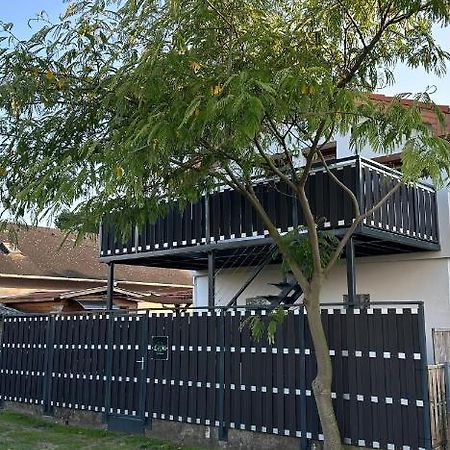 Limo Apartman Fonyod Exterior photo
