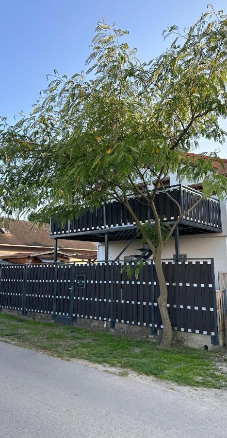 Limo Apartman Fonyod Exterior photo